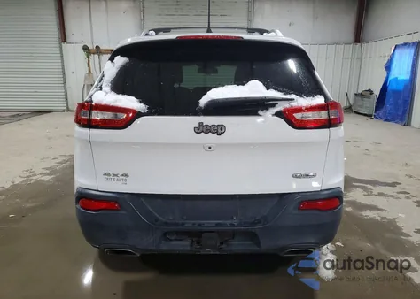 2016 Jeep Cherokee Latitude z USA, uszkodzony, nr VIN 1C4PJMCS2GW245910